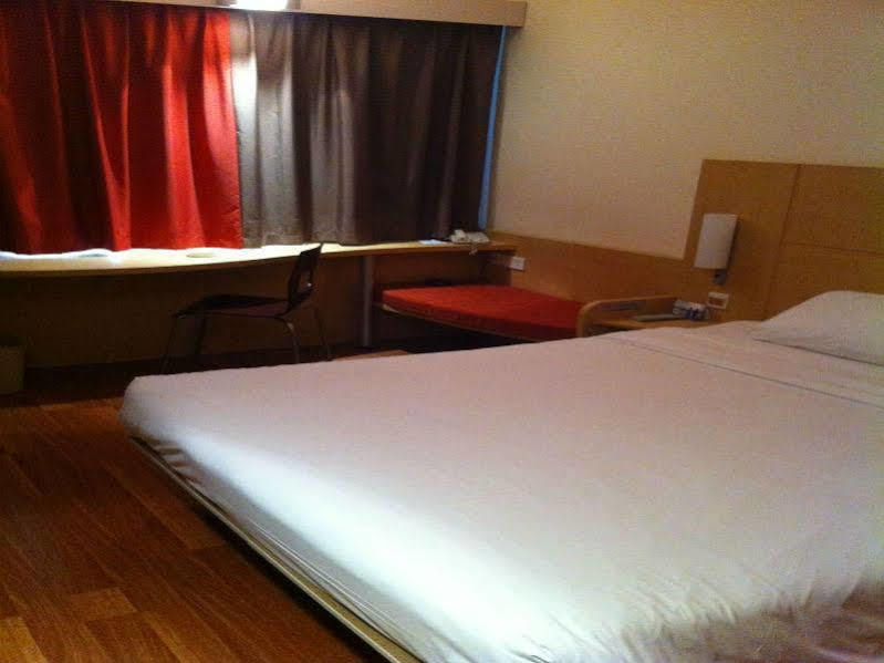 Ibis Chengdu Yongfeng Hotel Экстерьер фото